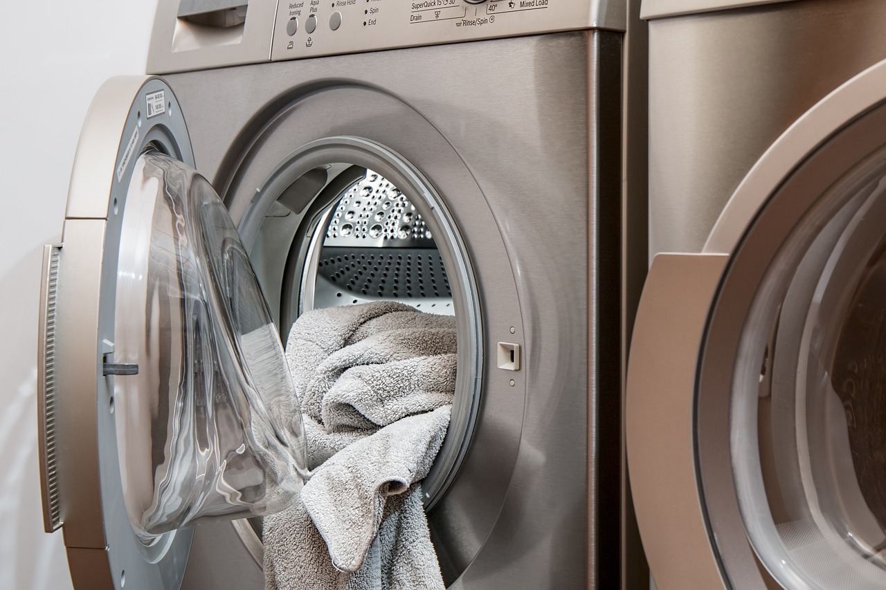 Utiliser du bicarbonate de soude dans votre machine à laver : Astuces pratiques pour un linge plus propre et plus frais